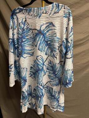 Pacific Beach Women's Blue and White Tropical Palm Leaf Print V-Neck Swim Cover-